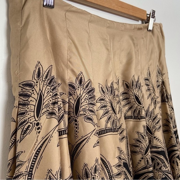 JONES New York silk pleated skirt nude neutral black lined 8P floral tan silky - Picture 6 of 14